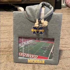 Michigan 4 x 6 Sweatshirt Frame.